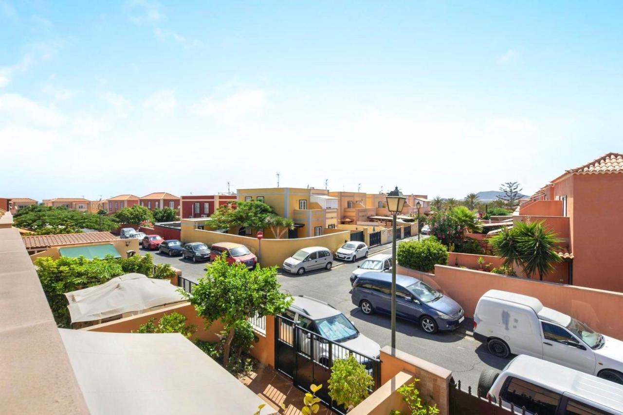 Remarkable 2-Bed House In Arona 阿罗纳 外观 照片