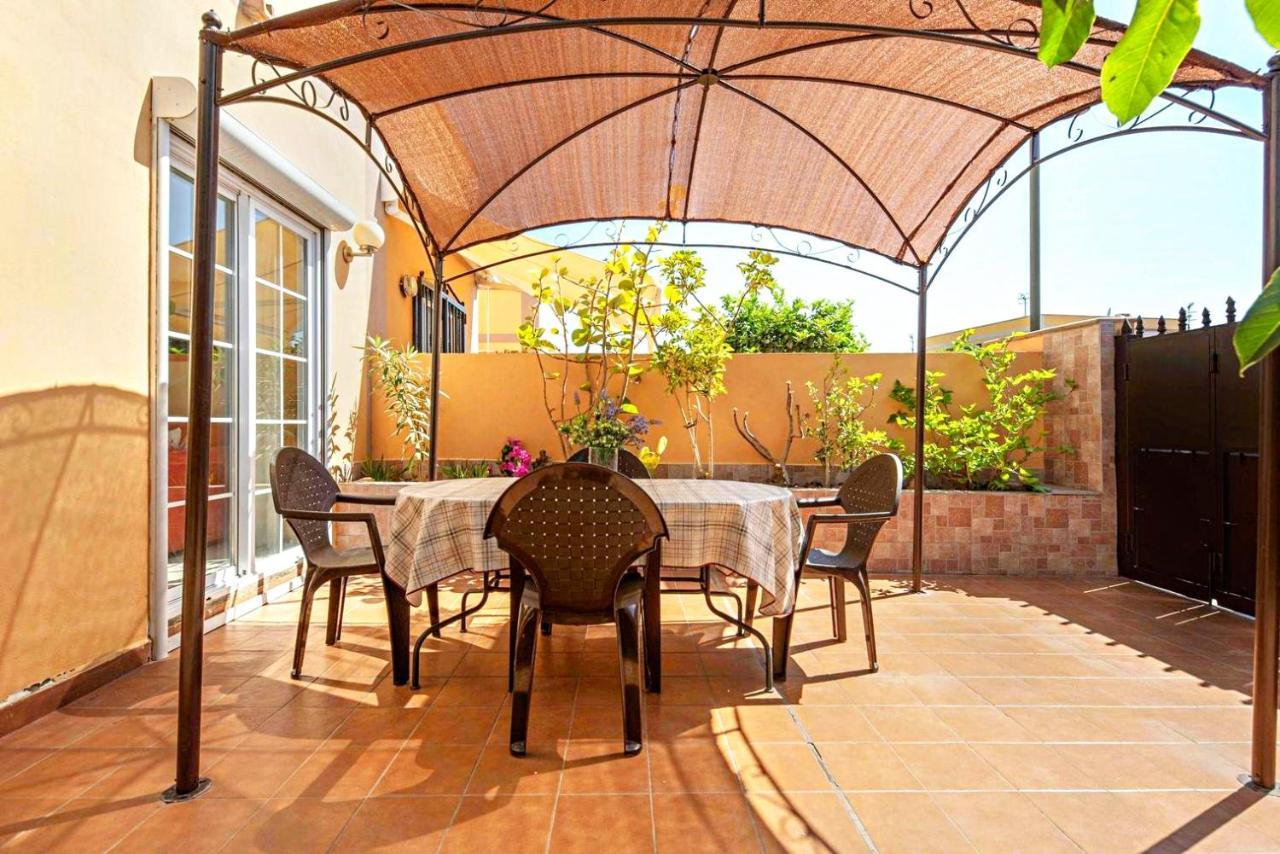 Remarkable 2-Bed House In Arona 阿罗纳 外观 照片